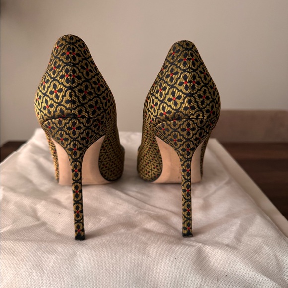 Manolo Blahnik Metallic Fabric Pumps - Picture 5 of 7